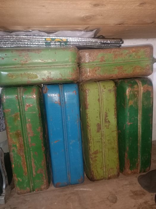 В продаже канистры 20 л. СССР.