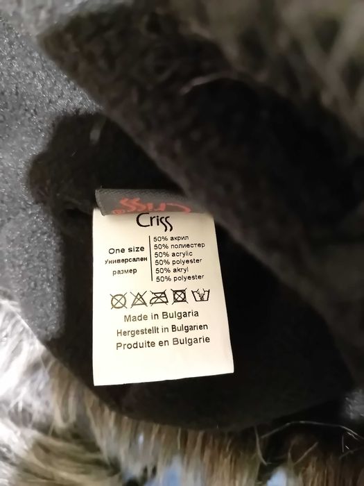 Зимна дамска шапка с изкуствен пух