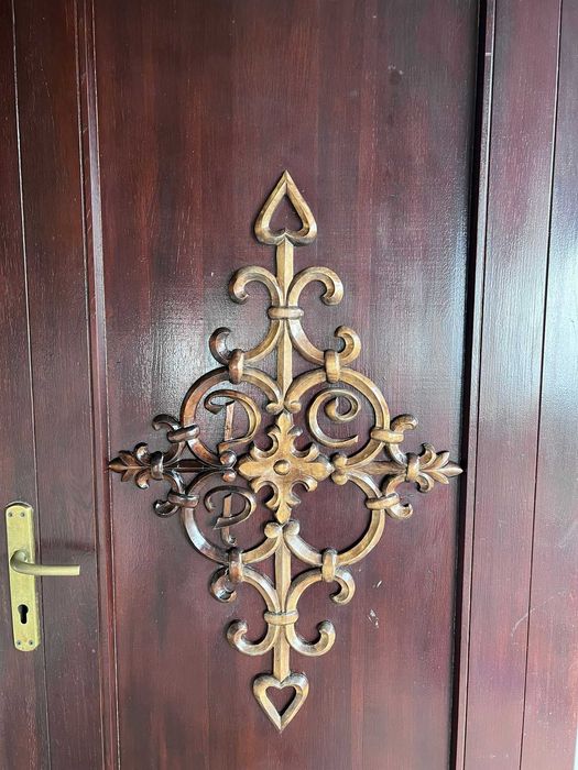 Ușă de intrare din stejar masiv, cu parte laterală vitrată, fără toc.