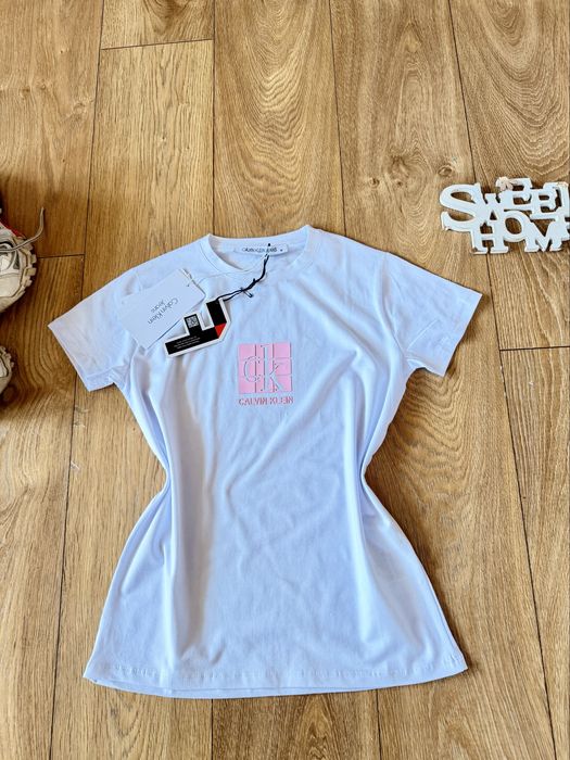 Страхотен суперсвеж ежедневен тишърт C K