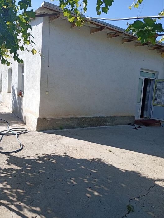 Srachni hovli sotiladi