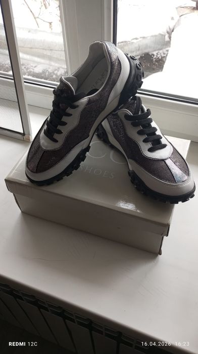 Продаются кроссовки