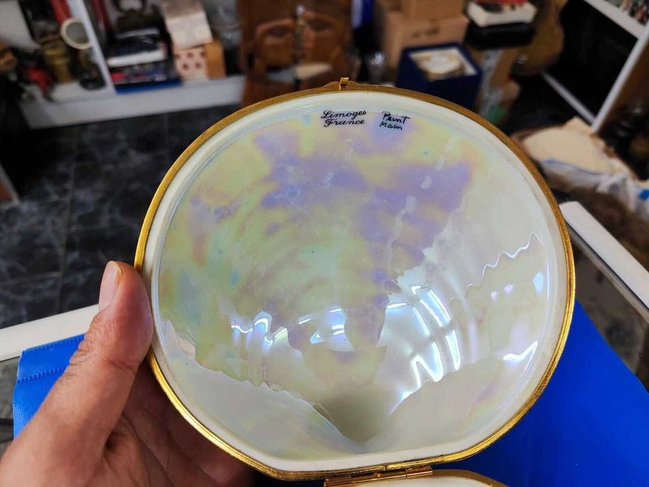 Голяма порцеланова кутия Limoges във формата на мида