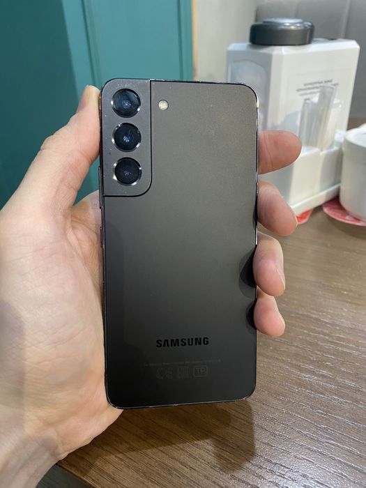 SAMSUNG S22 8/256 GB в хорошем состоянии,без ремонта