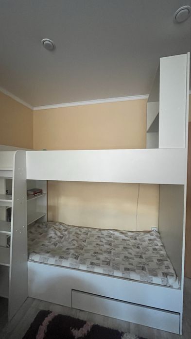 Кровать двухъярусная