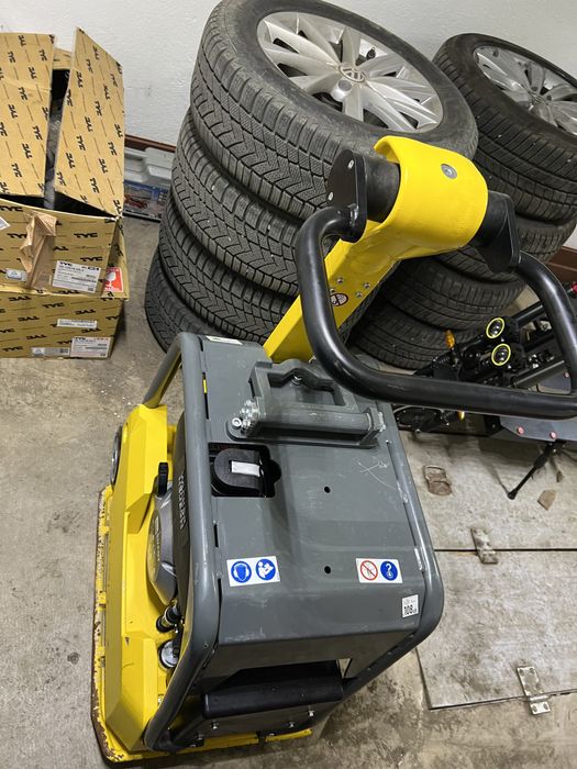 Vând placa compactoare Wacker Neuson DPU 3050 HE model 2023