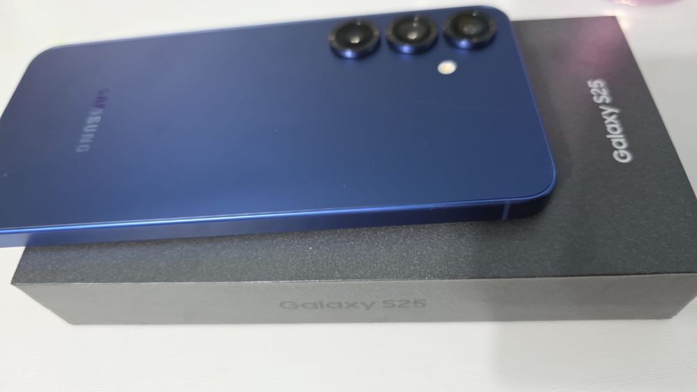 Смартфон Samsung S25