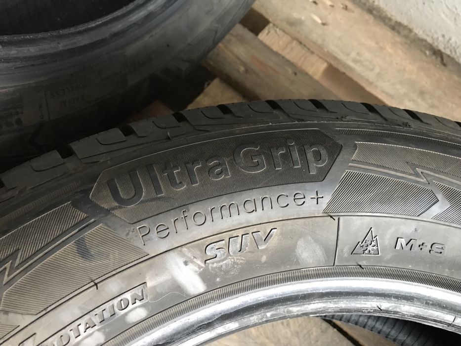 2 anvelope de iarna 225 65 17 Goodyear