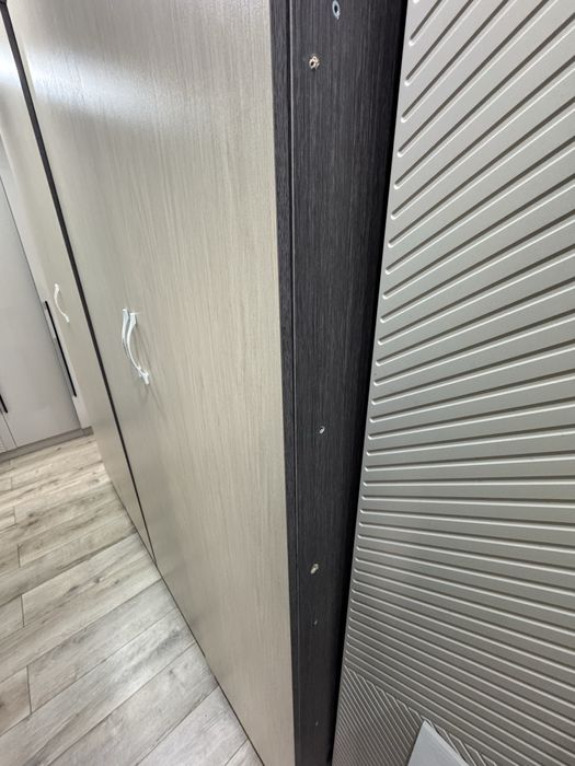 2 шкафа и стол 30000