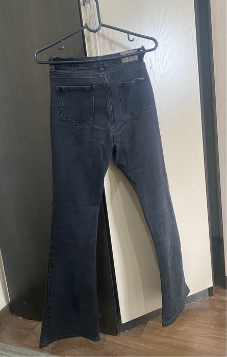 Продам женские джинсы