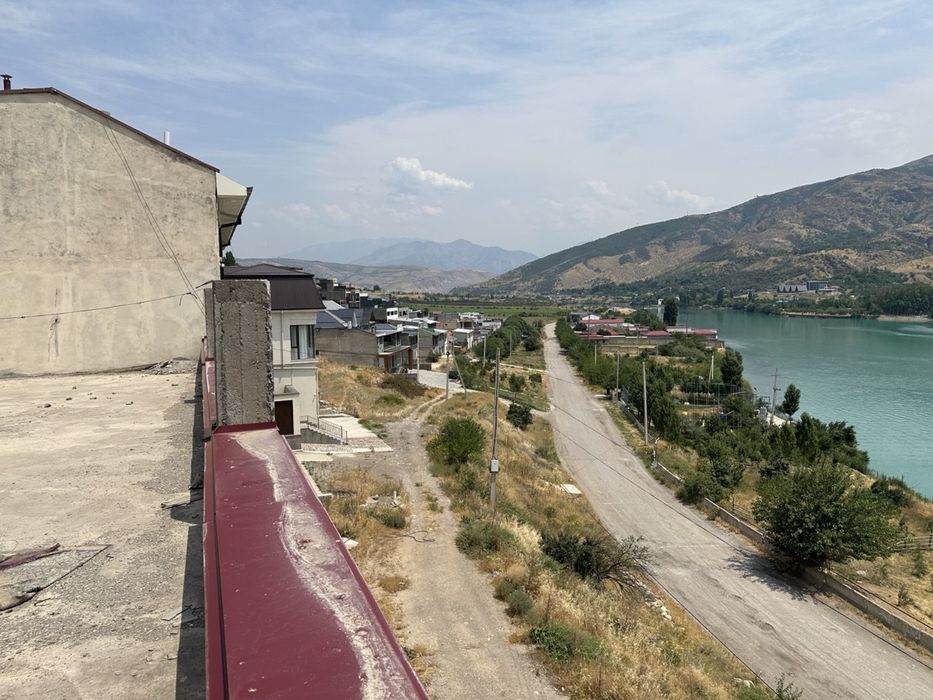 Dacha sotiladi 6 sotix.