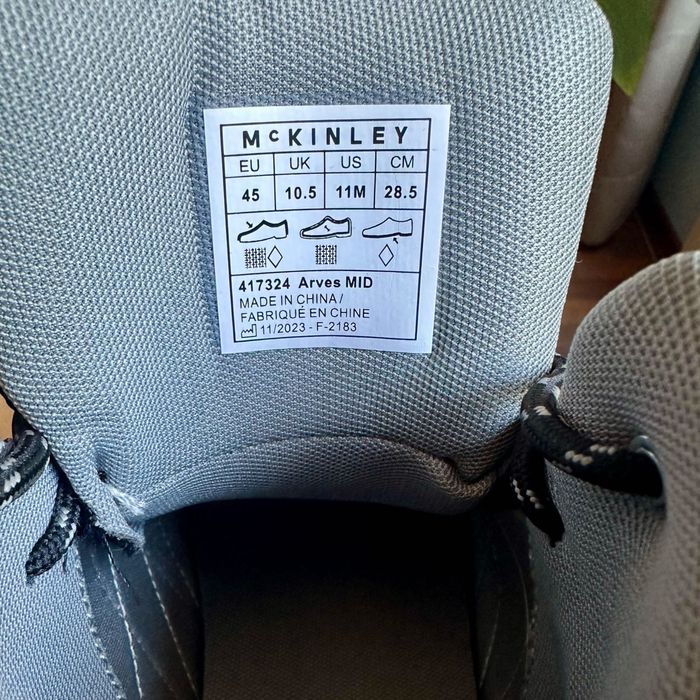 Мъжки средно високи туристически обувки McKINLEY, 45 номер. Чисто нови, в кутия.