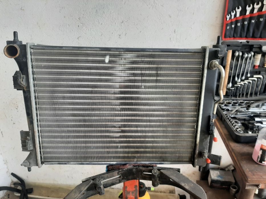 Продаю Б/У Радиатор на авто ГРАНТА