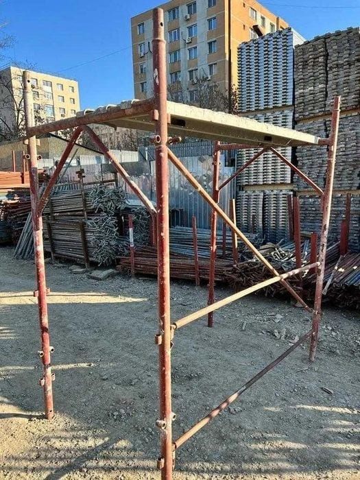 Vând schelă  impecabila