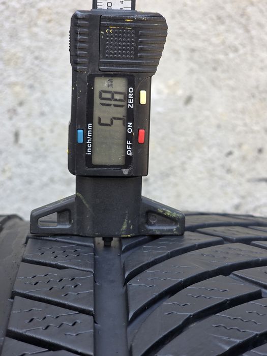 Vand două anvelope de iarna kumho  245 35 20 dot 2723