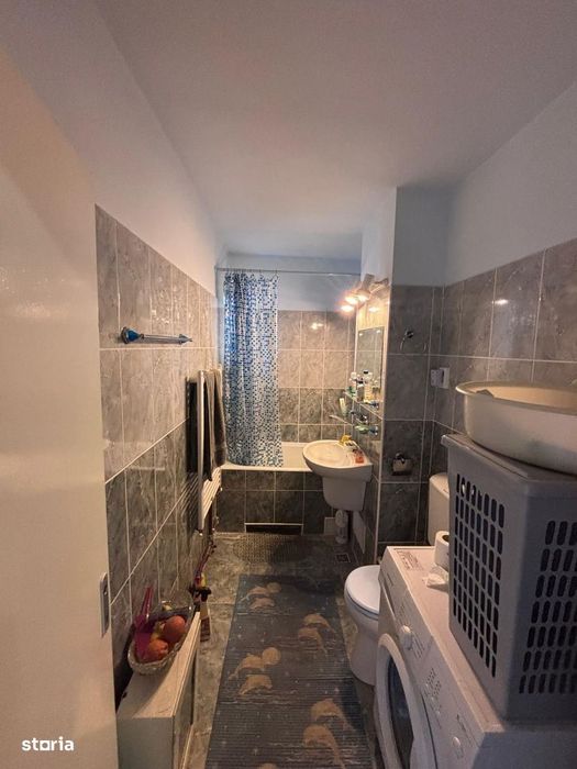 Apartament, luminos si spatios, spre vanzare, in cart. Dambu