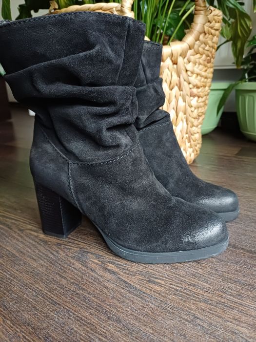 Ghete/ botine  cu toc din piele intoarsa