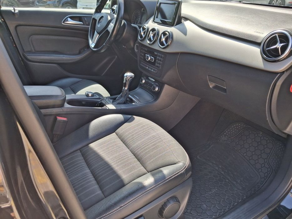 Mercedes Benz B180