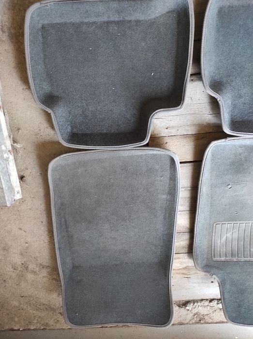 Продам коврики на Мерседес 210