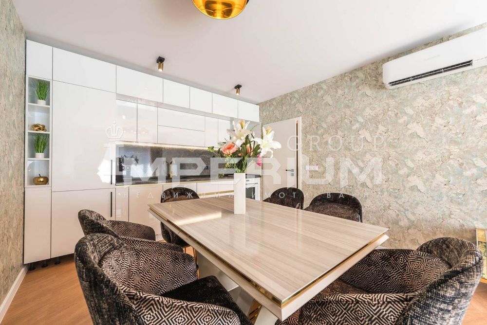 Дава се под наем Тристаен апартамент в Варна, Централна поща - 100 кв.м за 1000 € - Снимка #11