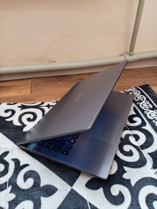 Новый ноутбук core i3 - 10100. SSD