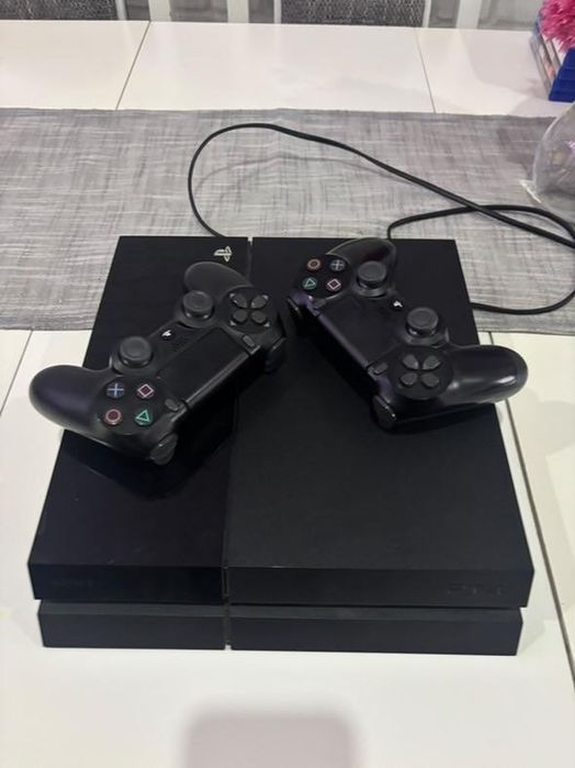 Ps4 cu 2 manete si sidiu mortal kombat