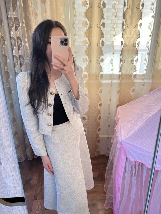 Двойка белая костюмы с юбкой