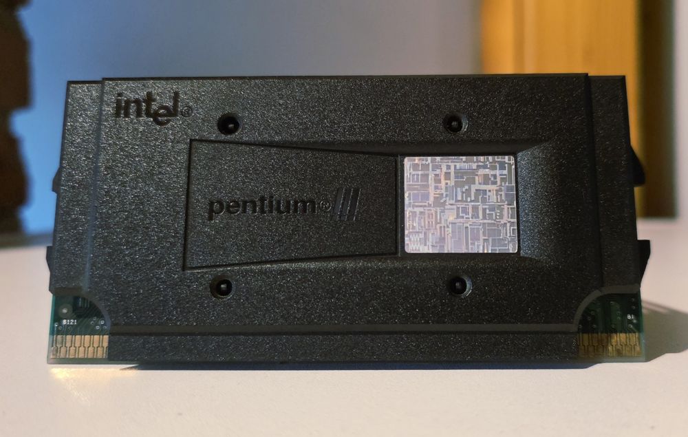 Procesor Intel Pentium III 600MHz Slot 1 SL3NB piesă colecție retro