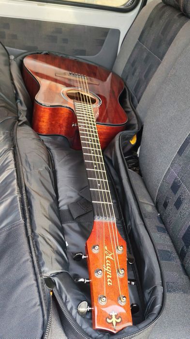 Гитара почти новая