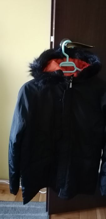 Geacă noua, cu etichetă, mărimea 36, preț 85 lei