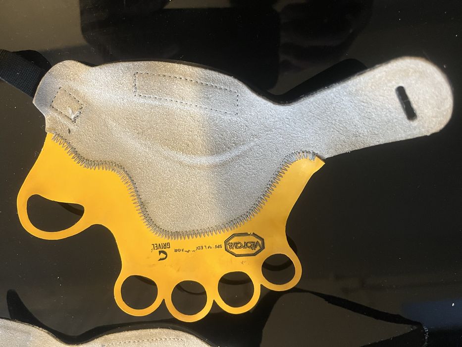 Grivel manusi de fisura