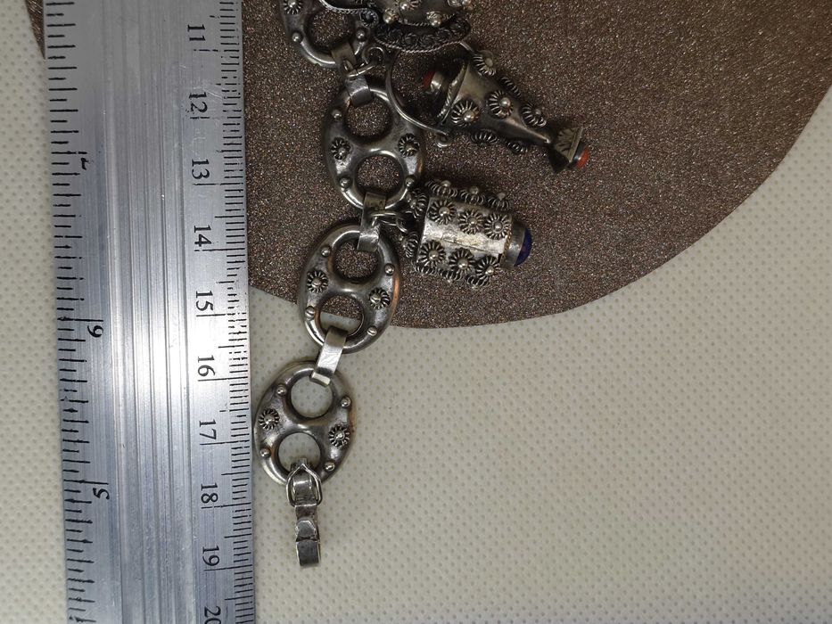 Brățară din argint – stil Etruscan Revival, cu 4 charmuri