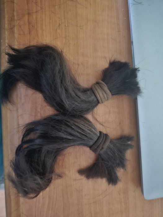 Vand doua cozi par natural