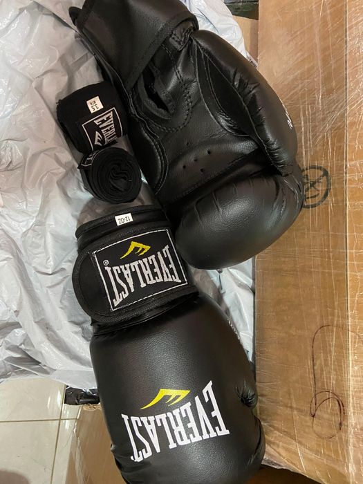 Продам боксёрские перчатки