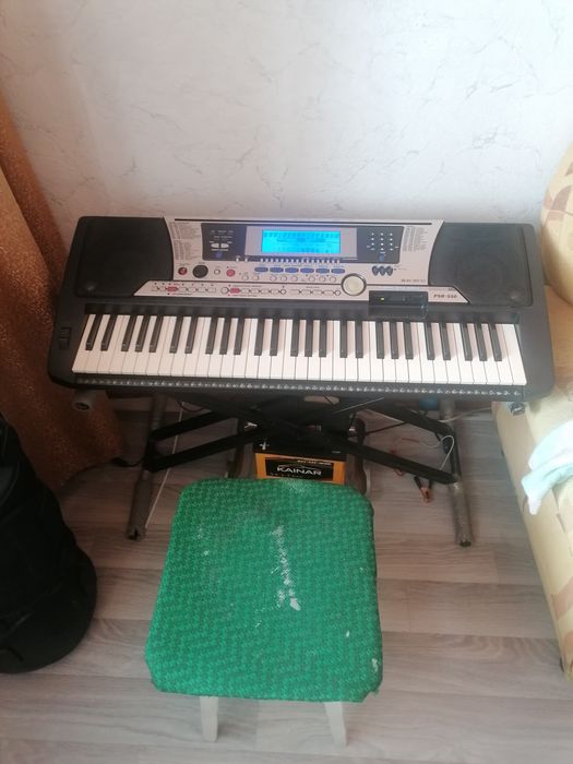 Продам синтизатор Psr-550