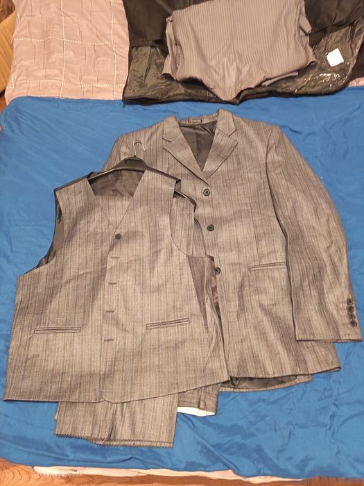 Продам костюм новый