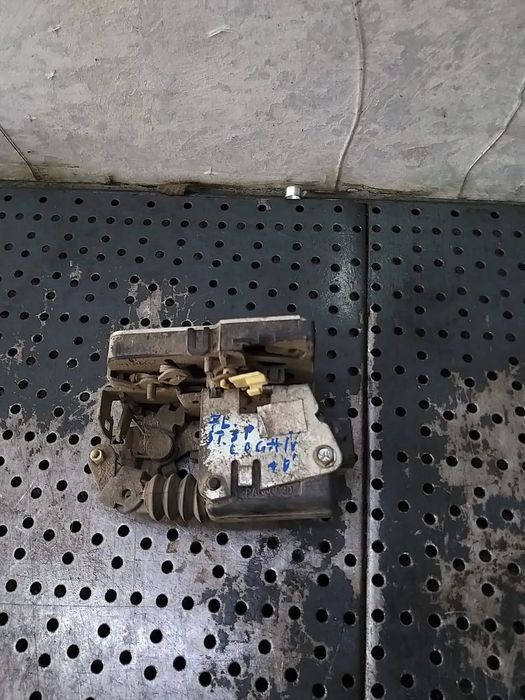 Broasca usa stanga spate dacia logan ls facelift