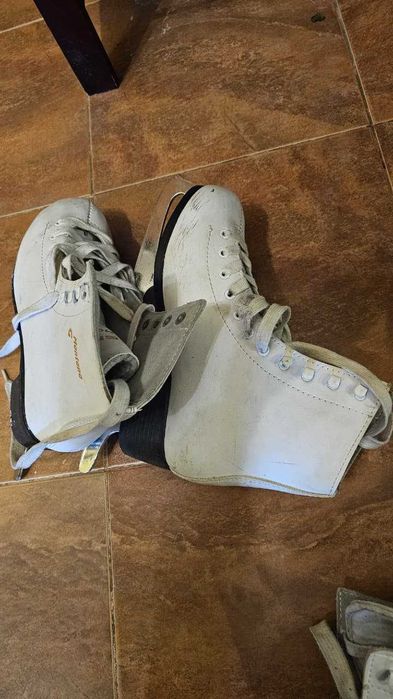 Продам коньки детские на девочку