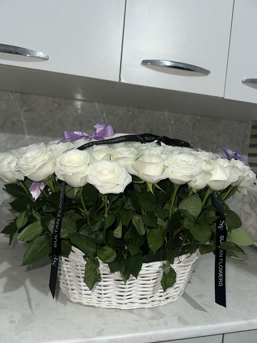 Корзина цветы белый роза