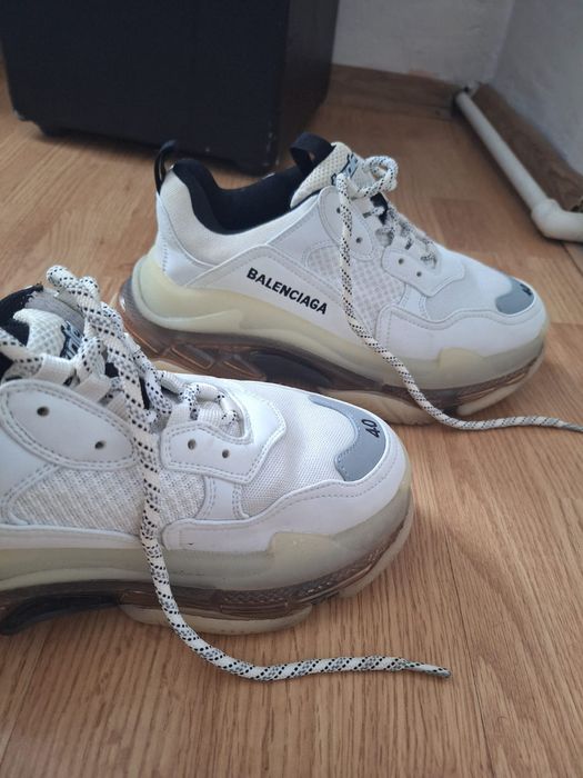 Vând adidași Balenciaga triple s