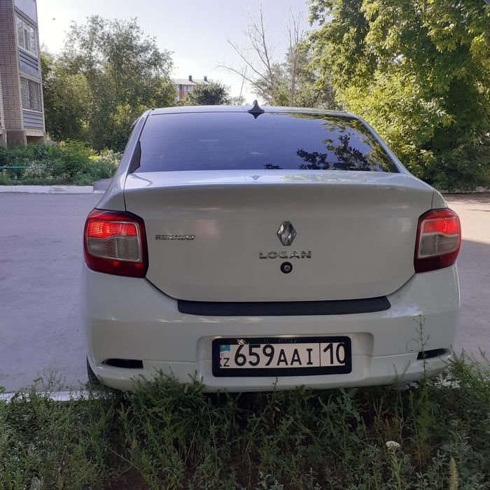 Рено Логан 2017год