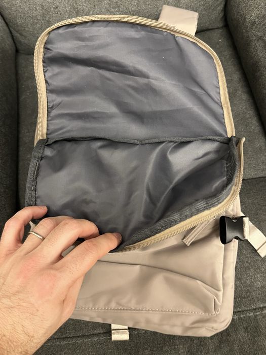 Ghiozdan perfect petru călătorit Wizz - cu punga vid si pompa