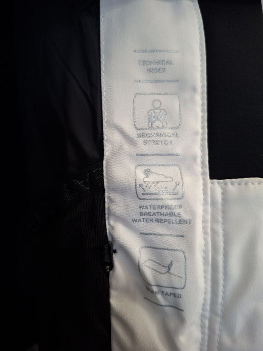 Дамско ски яке EA7 Emporio Armani