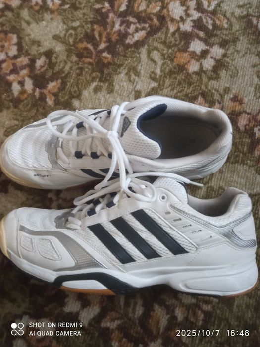 Продавам маратонки Адидас