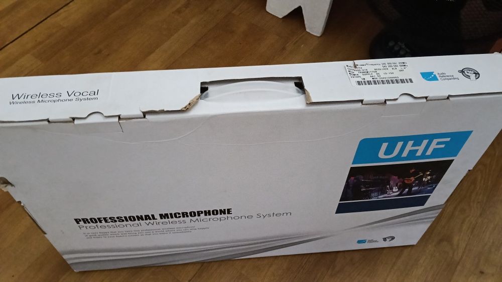Set karaoke cu 4 microfoane wireless