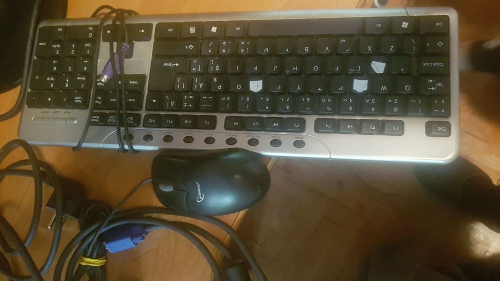 Calculator  defect, monitor ok, tst, mouse, cabluri.