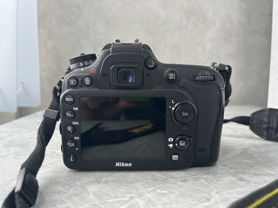 Тяло Nikon D7100 на 23К кадъра