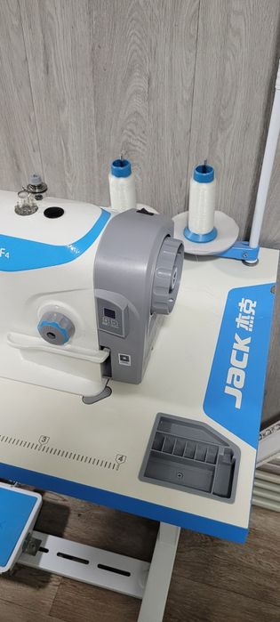 Продам швейную машину