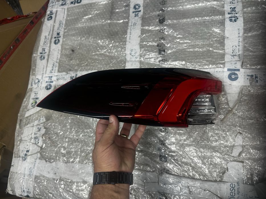 Stop stânga toyota corolla e21 sedan.
