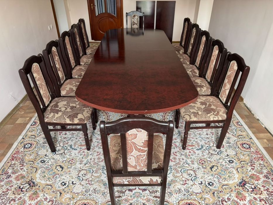 Продам большой стол + 12 стульев